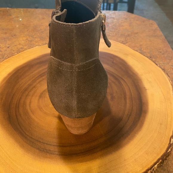 Violet & Red Ankle Boot. Size 10M - Picture 4 of 6